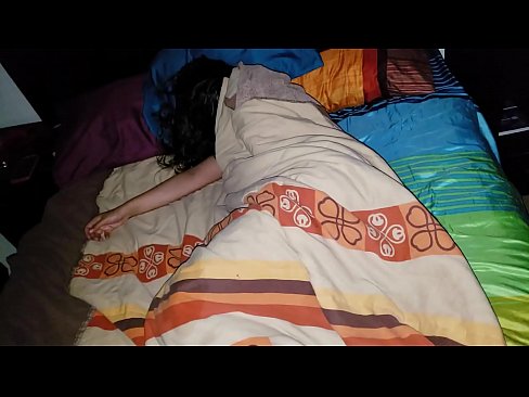 ❤️ सौतेनी आमा सुतेको बेला आफ्नी जवान सौतेनी आमालाई पिट्दै। सेक्स  ☑